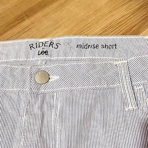 EUC Riders by Lee  Midrise Navy and White Pinstripe Seersucker material short 22